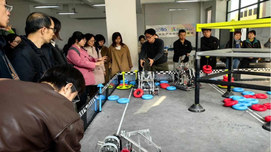 甘肃省职业院校教师参观红柳创客梦工厂