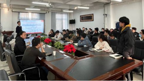 兰石换热技术专家为我校节能减排创新创业实验班学生作报告